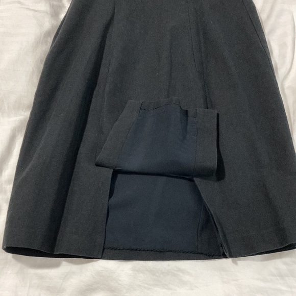 Gorgeous black dress with floral appliqués on bodice - Picture 3 of 7